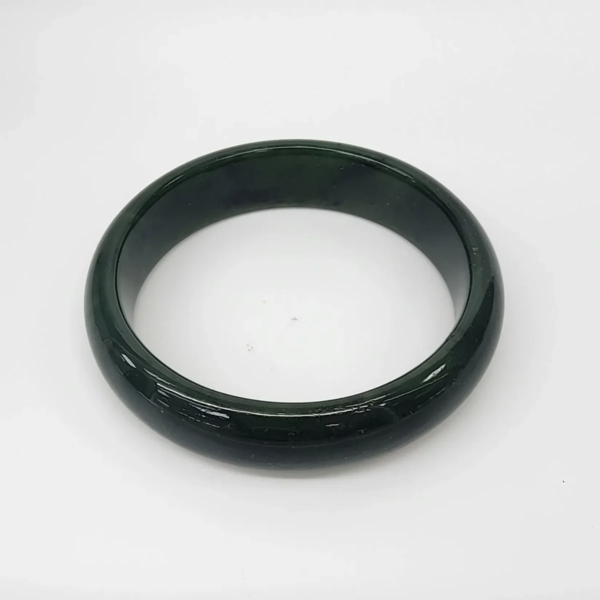 New Zealand Greenstone (Pounamu) Bangle – 59mm – 15mm Wide – Polished Half Round - BANWDOZ-59
