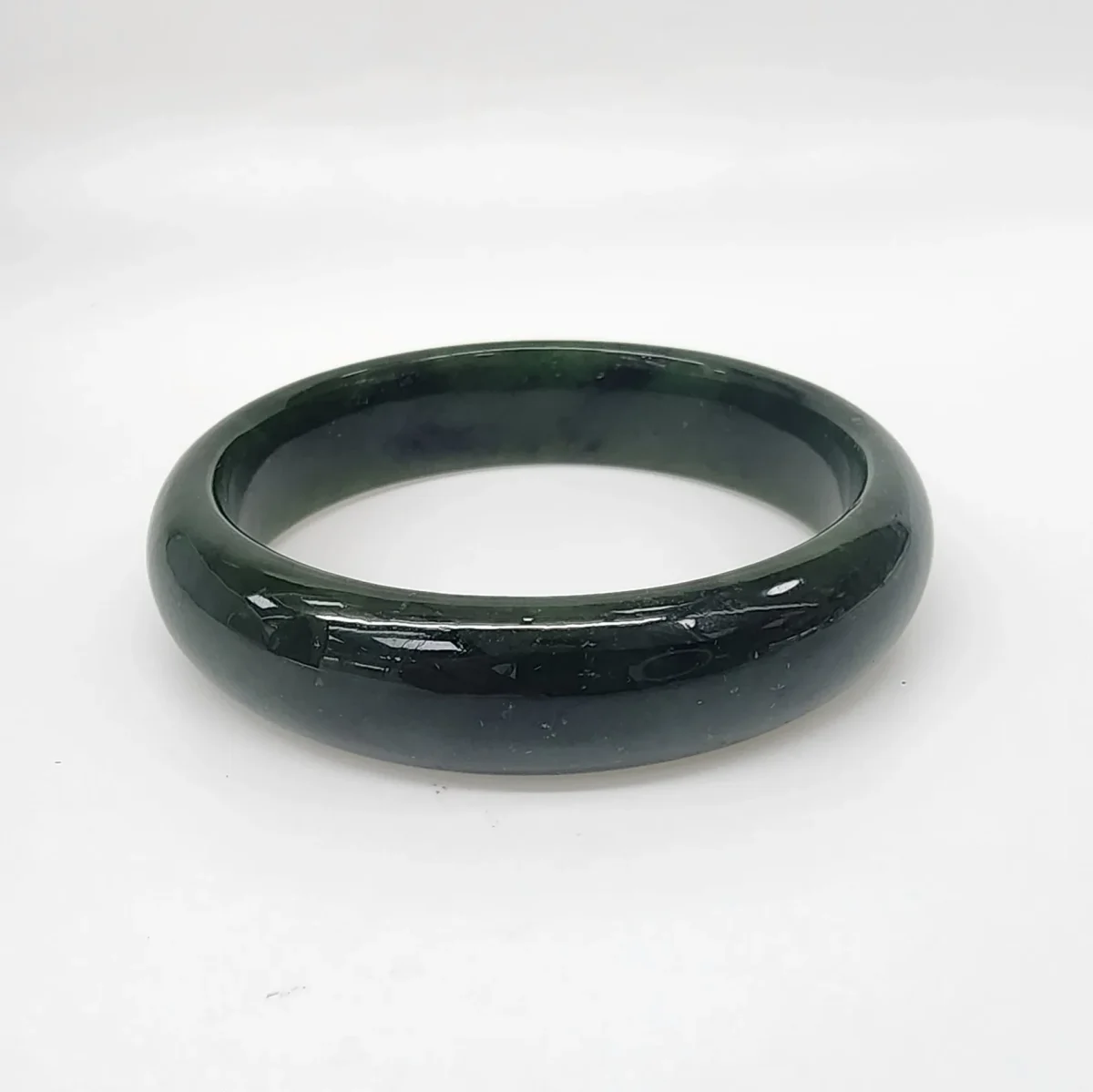 New Zealand Greenstone (Pounamu) Bangle – 59mm – 15mm Wide – Polished Half Round - BANWDOZ-59