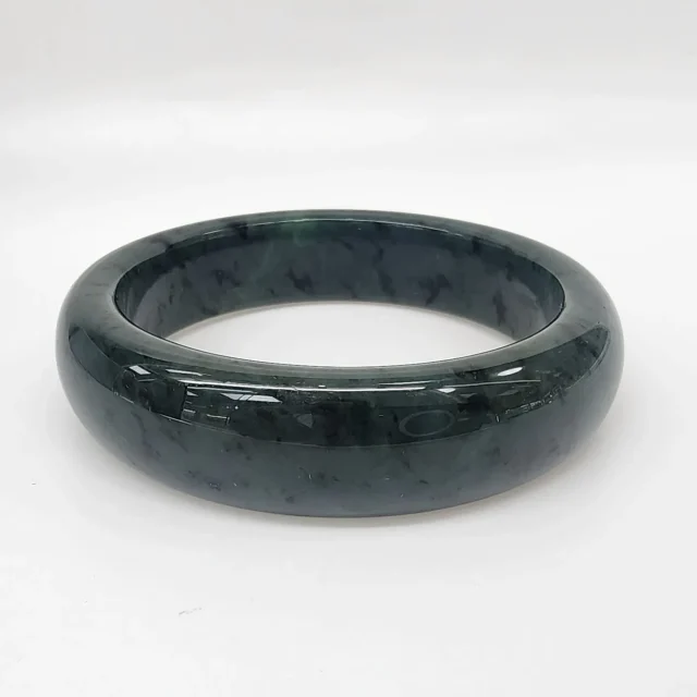 New Zealand Greenstone (Pounamu) Bangle – 65mm – 18mm Wide Half Round Polished - BANWDOZ-65