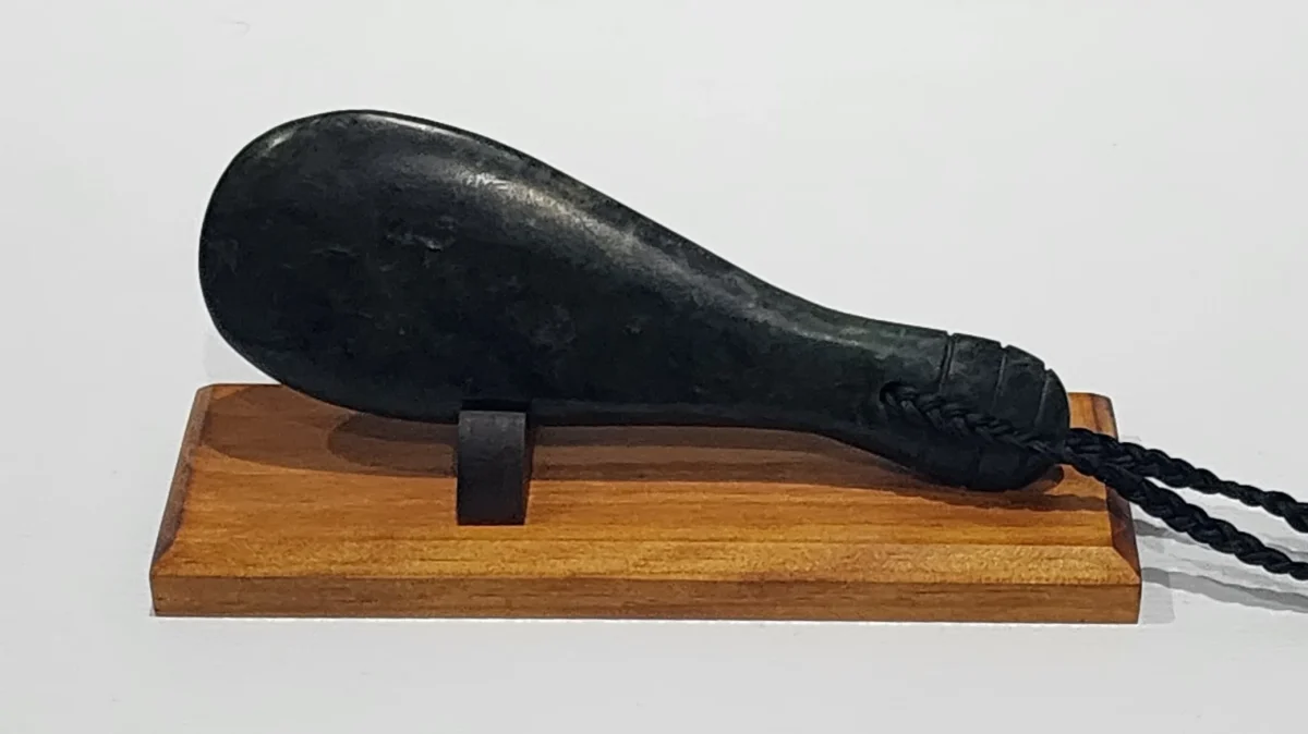 New Zealand Greenstone / Pounamu Mere (245mm Long) with Stand