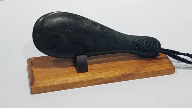 New Zealand Greenstone / Pounamu Mere (245mm Long) with Stand