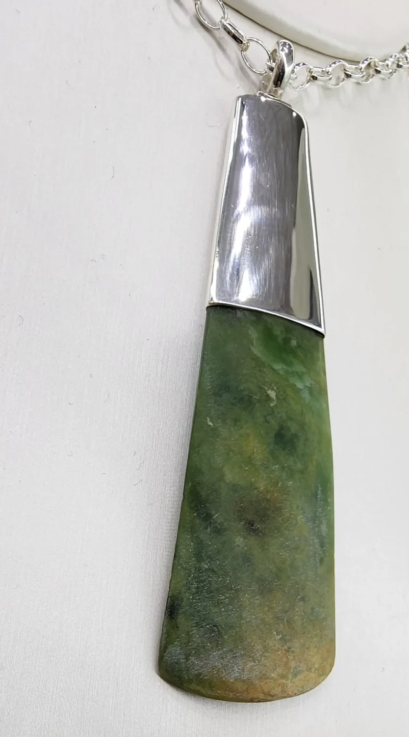 New Zealand Greenstone TOKI with Sterling Silver Cap and Oval Belcher Chain
