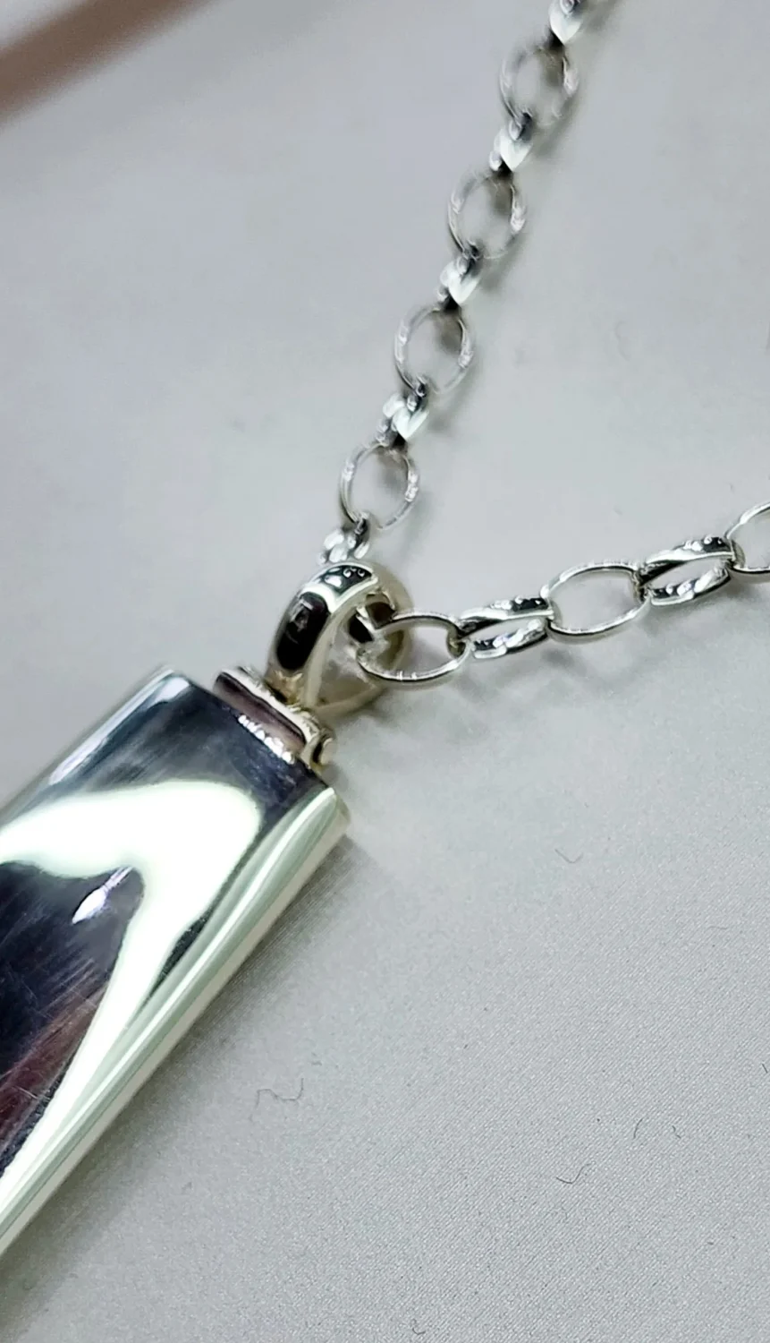New Zealand Greenstone TOKI with Sterling Silver Cap and Oval Belcher Chain