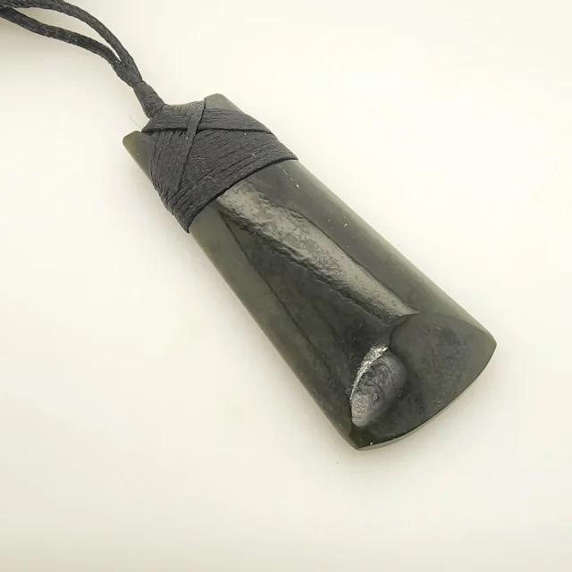 New Zealand Pounamu Bounded Toki Necklace - HPFF60.60B