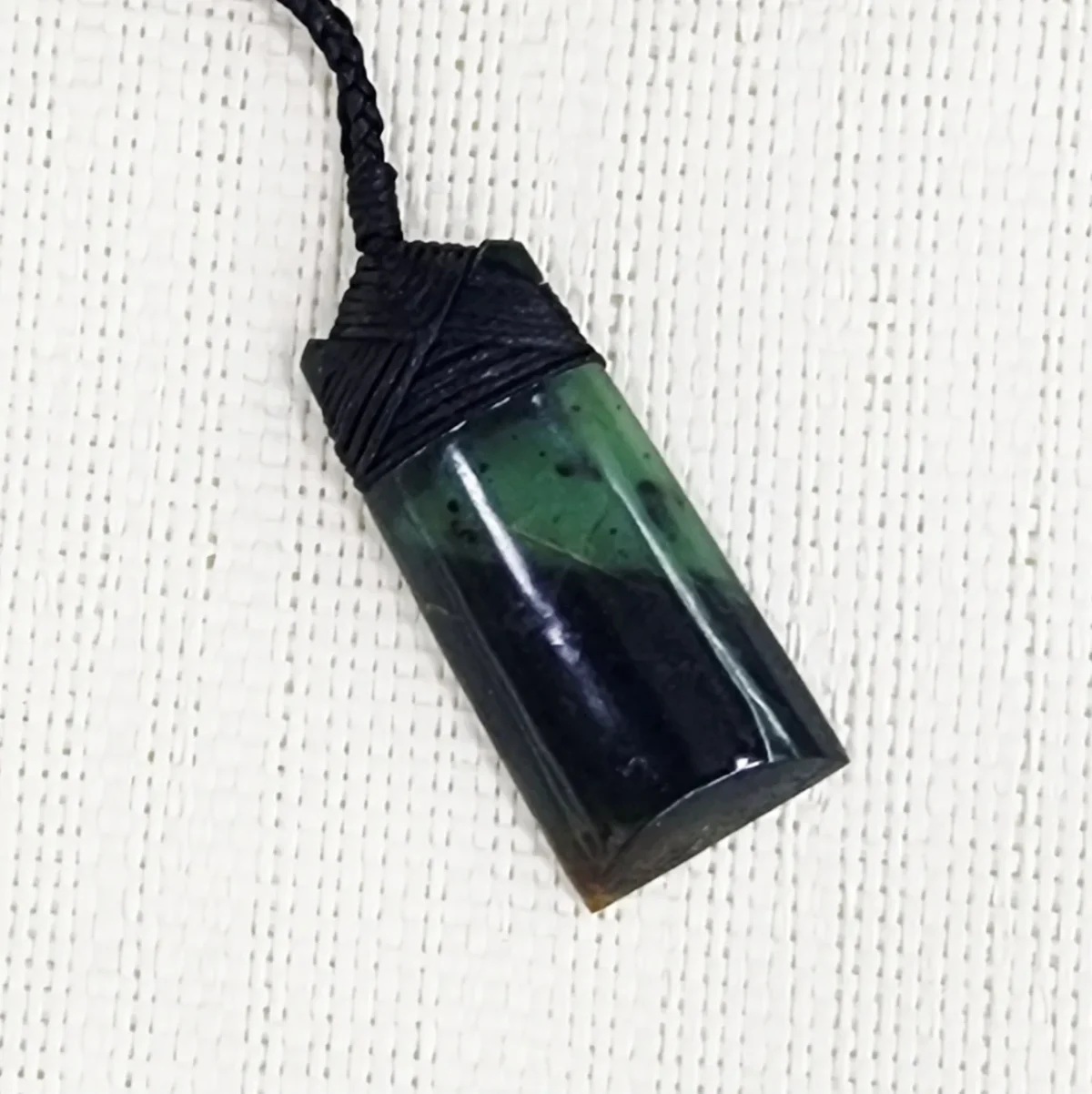 New Zealand Pounamu Classic Bounded Toki Necklace - DWDLO1