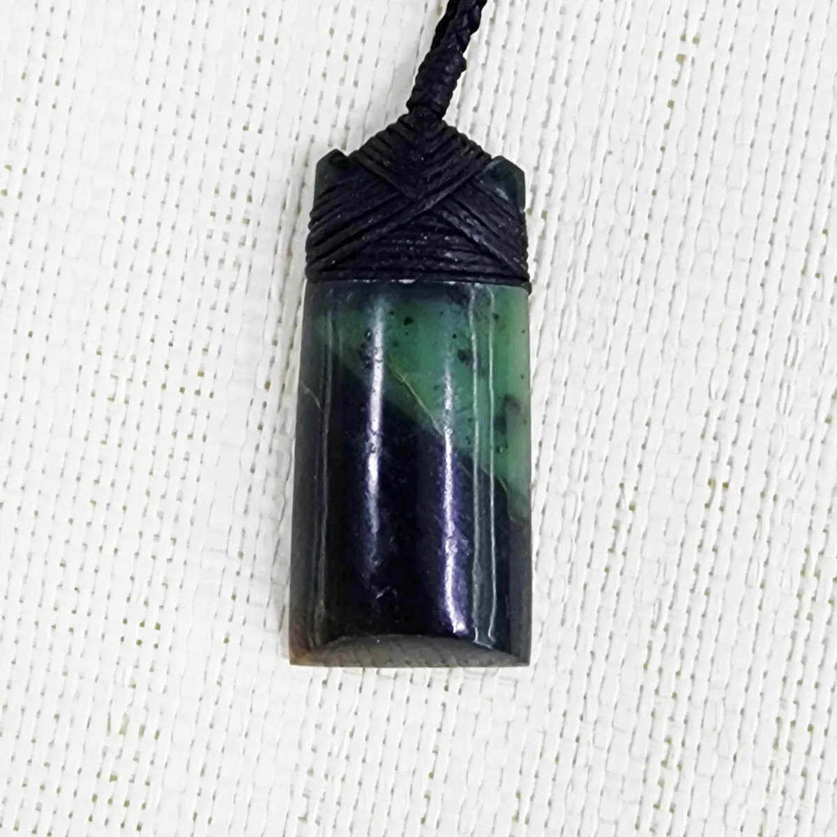 New Zealand Pounamu Classic Bounded Toki Necklace - DWDLO1