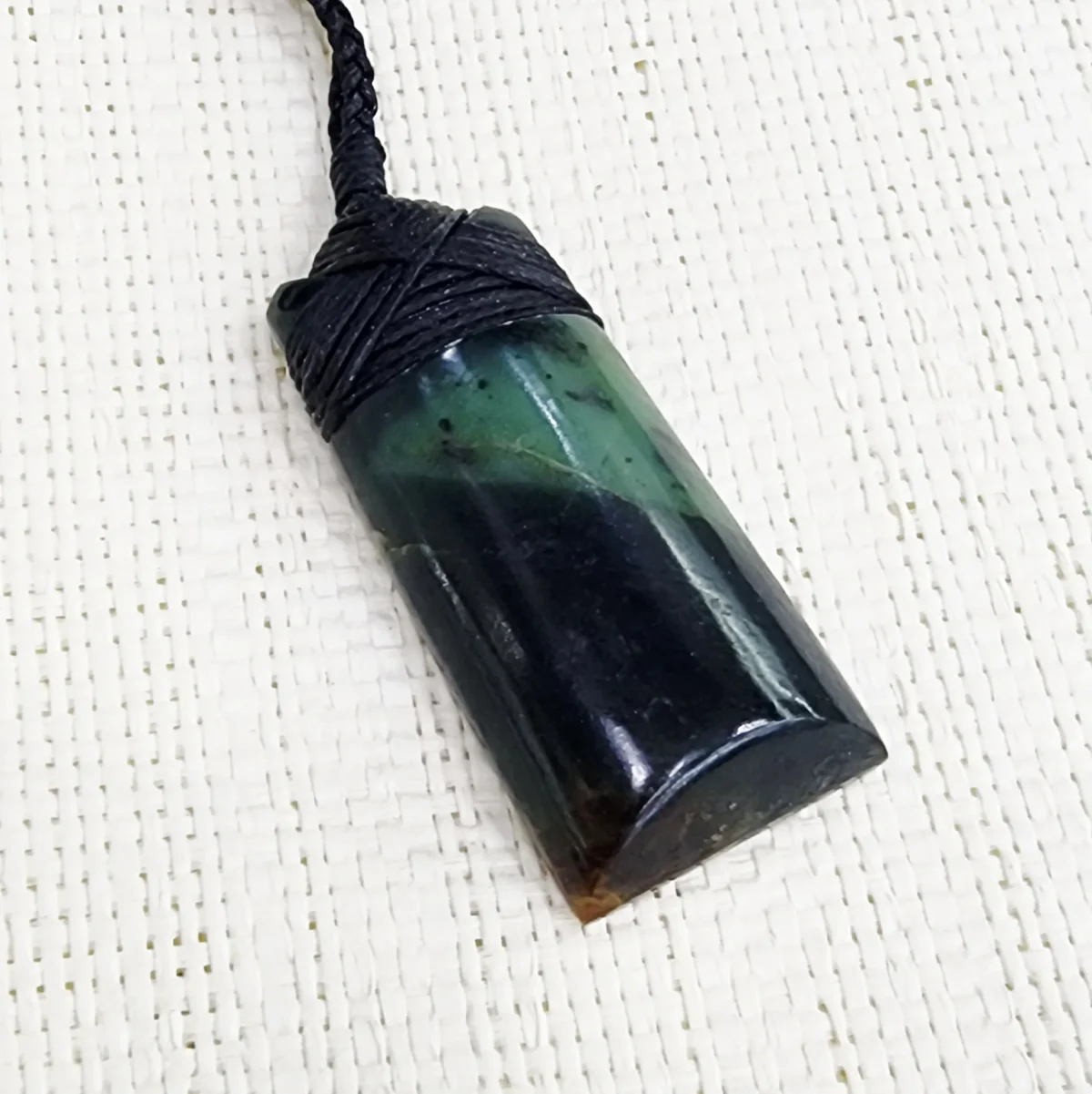 New Zealand Pounamu Classic Bounded Toki Necklace - DWDLO1