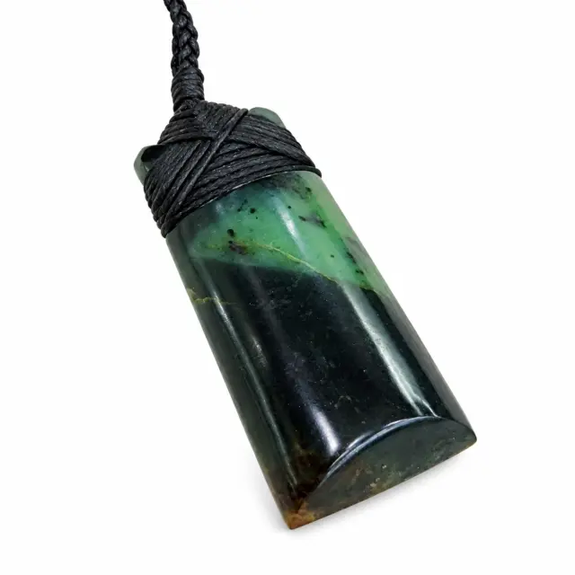 New Zealand Pounamu Classic Bounded Toki Necklace - DWDLO1