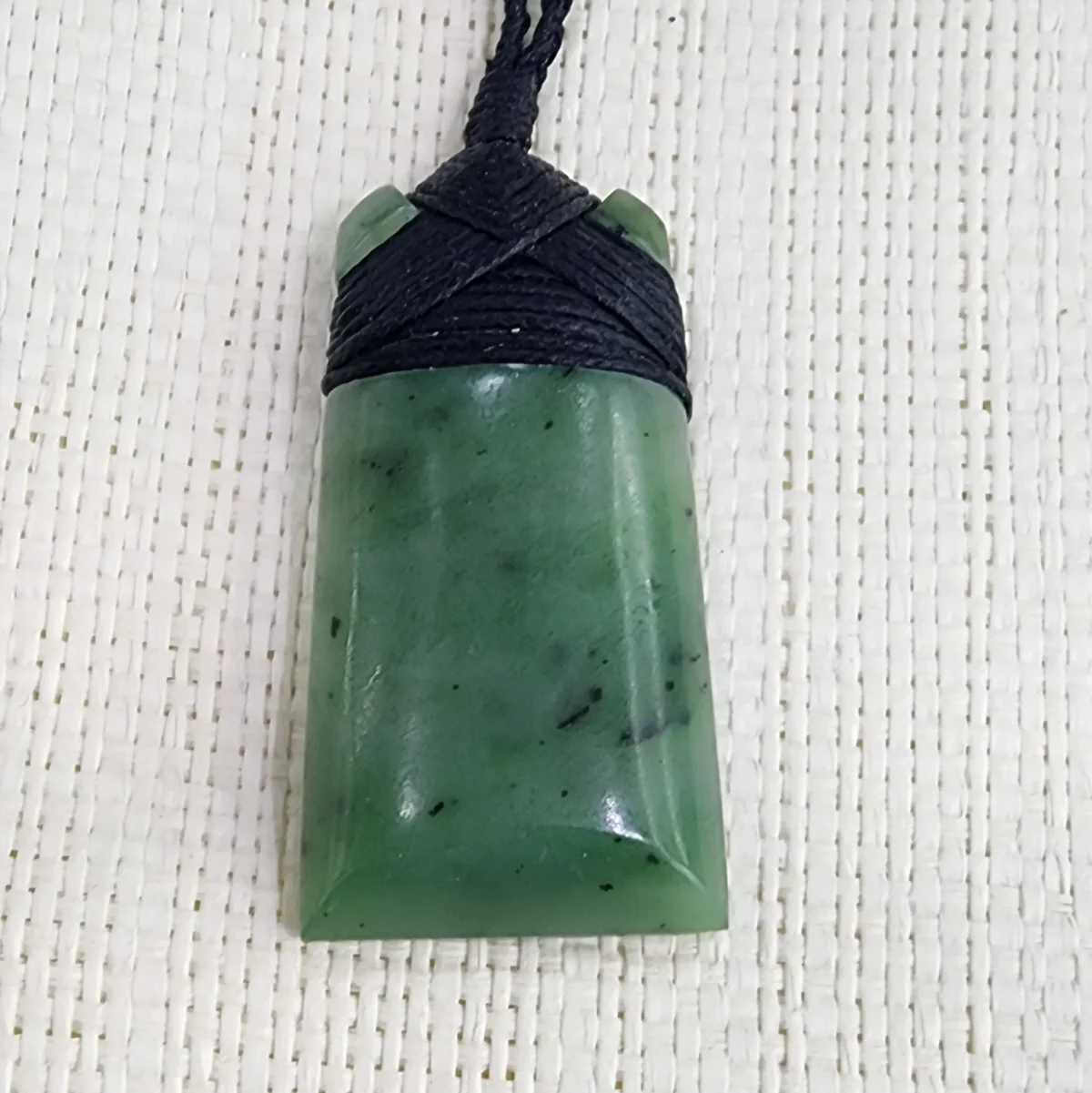 New Zealand Pounamu Classic Bounded Toki Necklace - DWDLO3