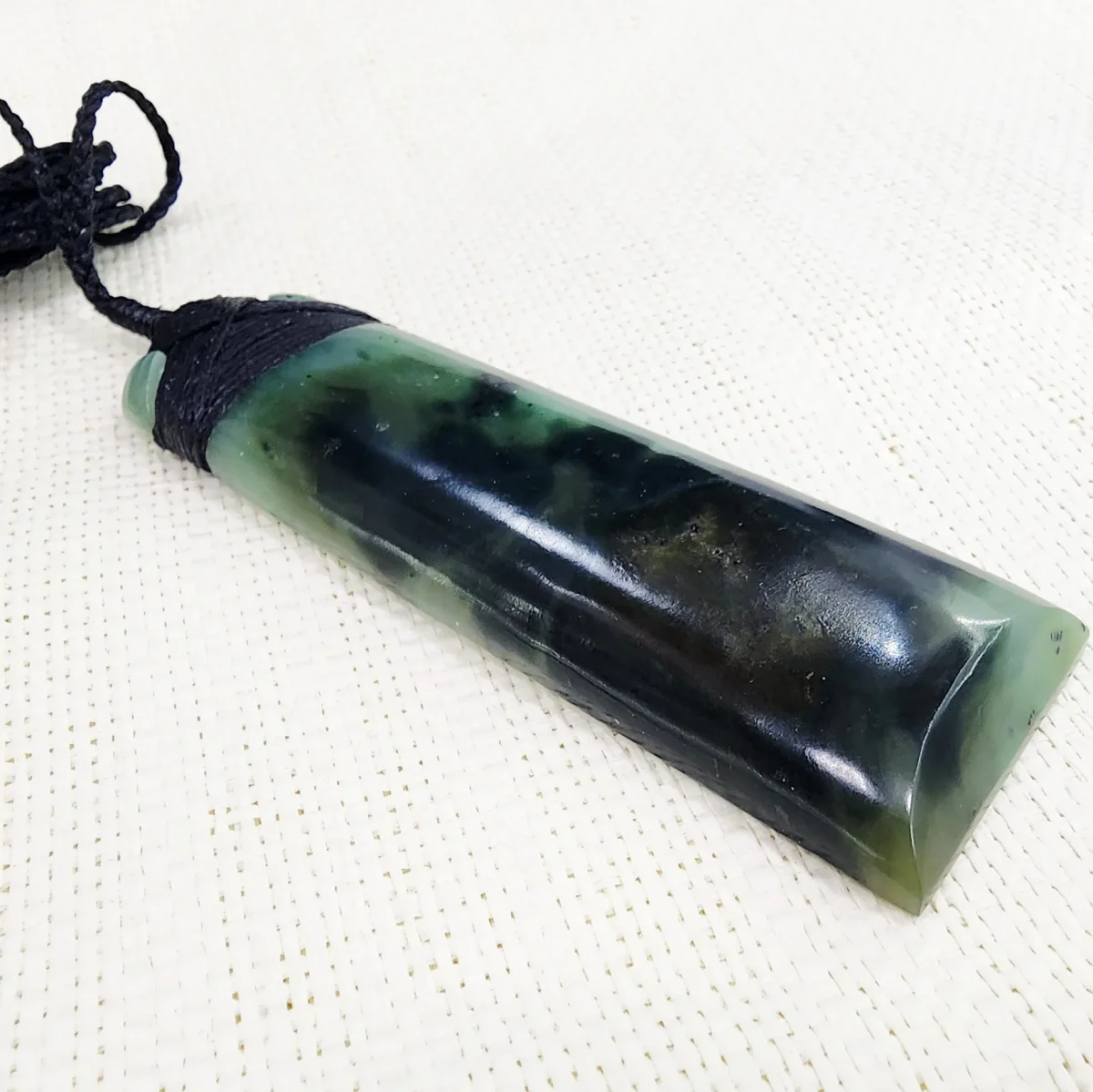 New Zealand Pounamu Classic Bounded Toki Necklace - DWDTOKI2