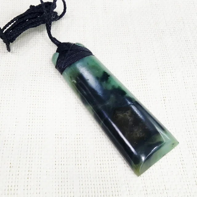 New Zealand Pounamu Classic Bounded Toki Necklace - DWDTOKI2