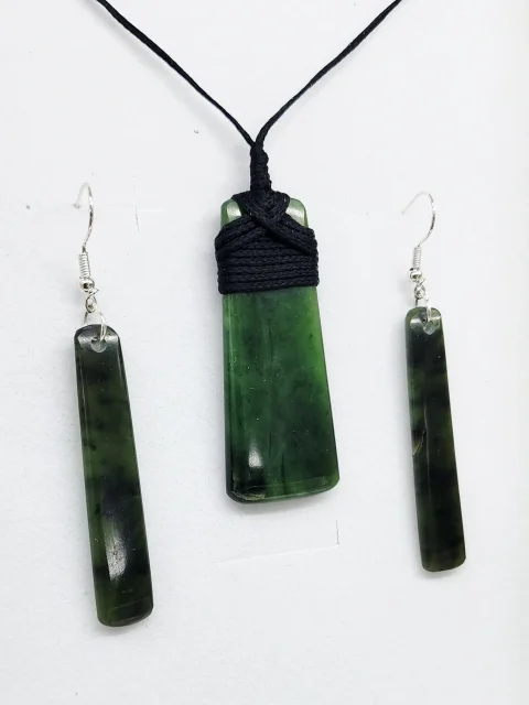 New Zealand Pounamu Toki Pendant & Earring Set - GSS002
