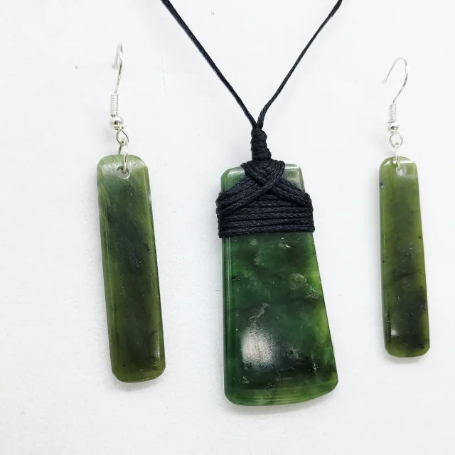 New Zealand Pounamu Toki Pendant & Earring Set - GSS004