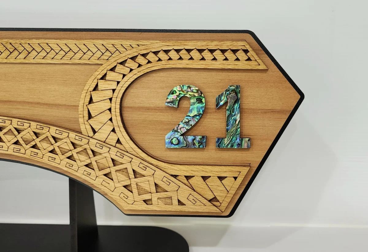 Polynesian Theme 21st Key with Mania and Black Removable Stand