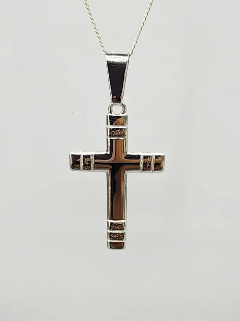 Sterling Silver Cross Pendant with Grooved Detailing and Complimentary Chain - S105298P/7