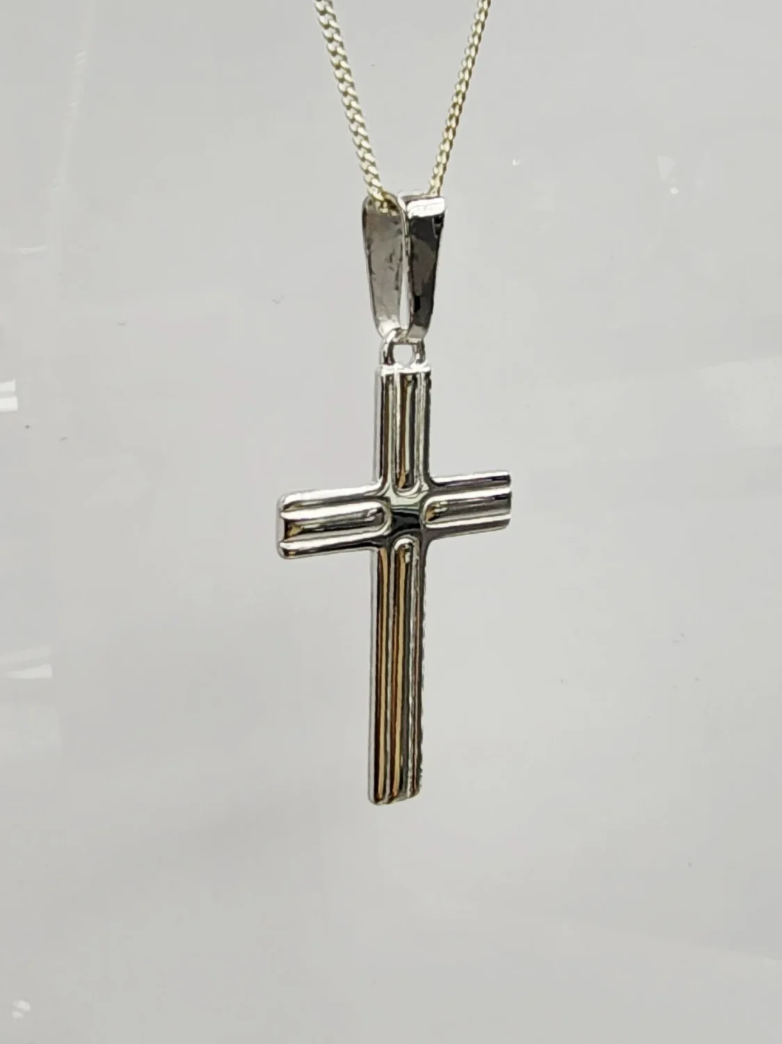 Sterling Silver High Polished Cross Pendant with Complimentary Chain - S105296P/6
