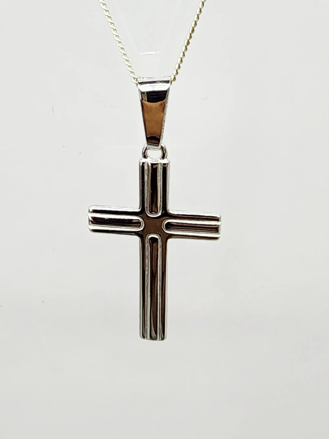 Sterling Silver High Polished Cross Pendant with Complimentary Chain - S105296P/6