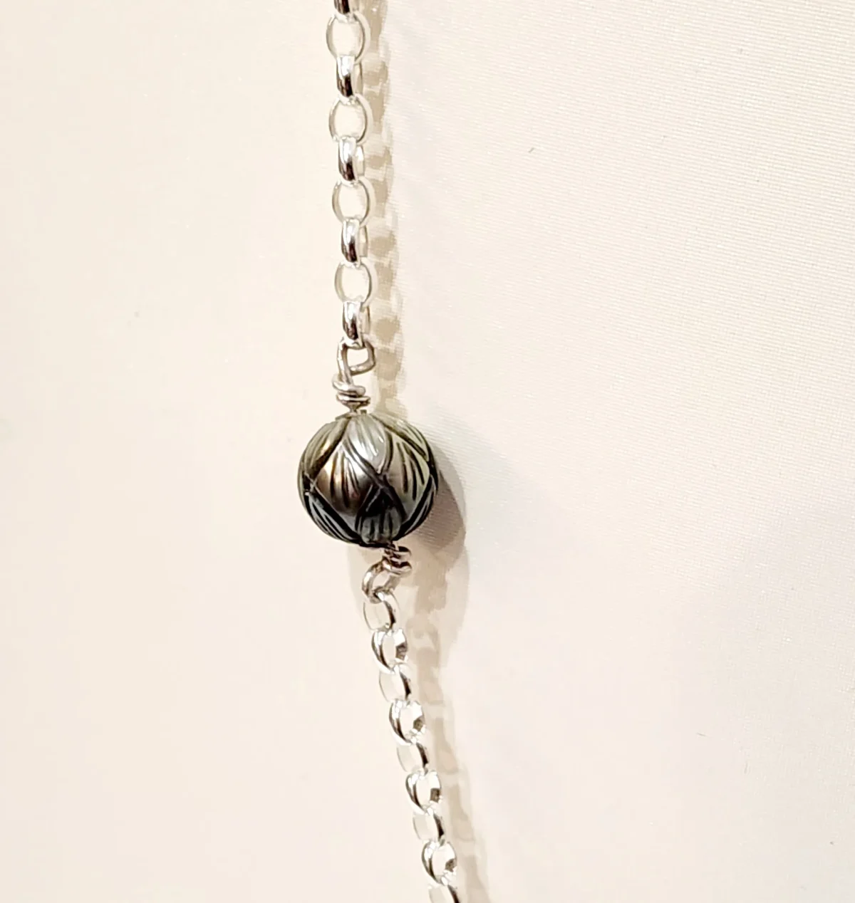 Sterling Silver Oval Belcher Chain with 7x Round Hand Carved Tahitian Black Pearl