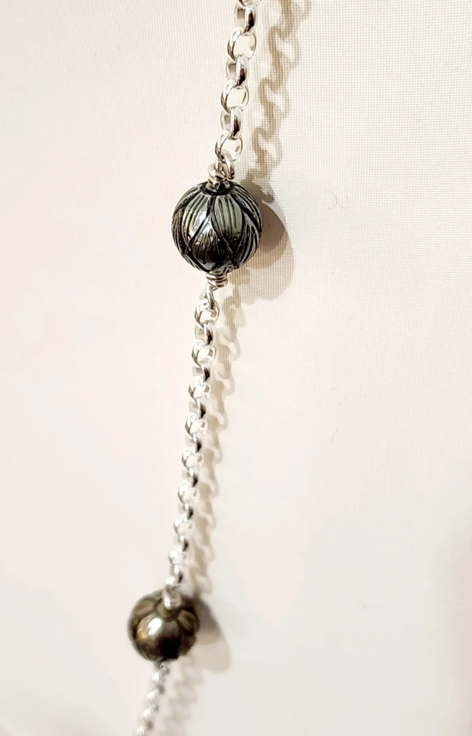 Sterling Silver Oval Belcher Chain with 7x Round Hand Carved Tahitian Black Pearl