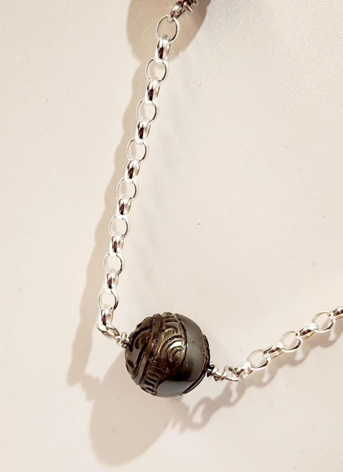 Sterling Silver Oval Belcher Chain with 7x Round Hand Carved Tahitian Black Pearl