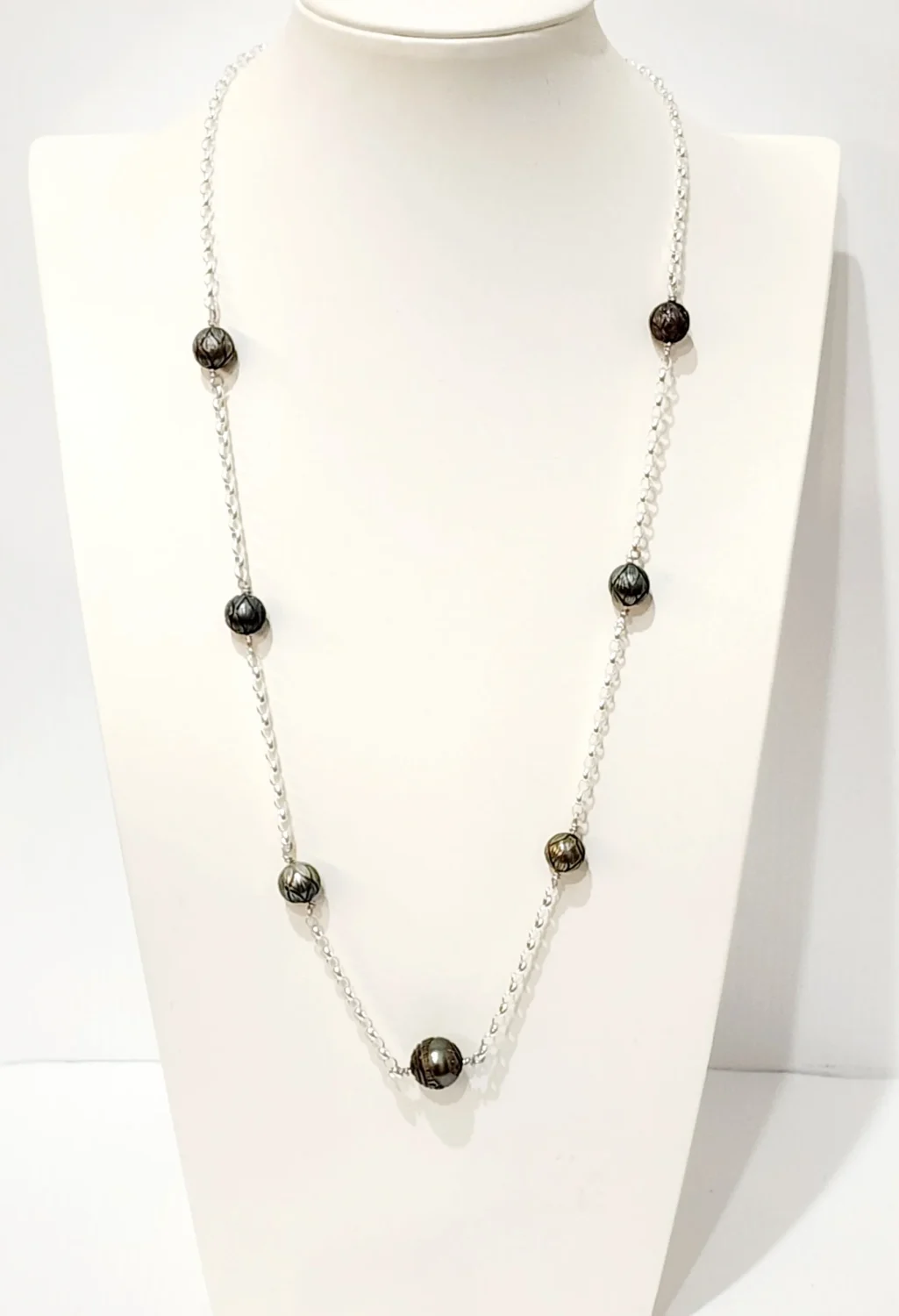 Sterling Silver Oval Belcher Chain with 7x Round Hand Carved Tahitian Black Pearl
