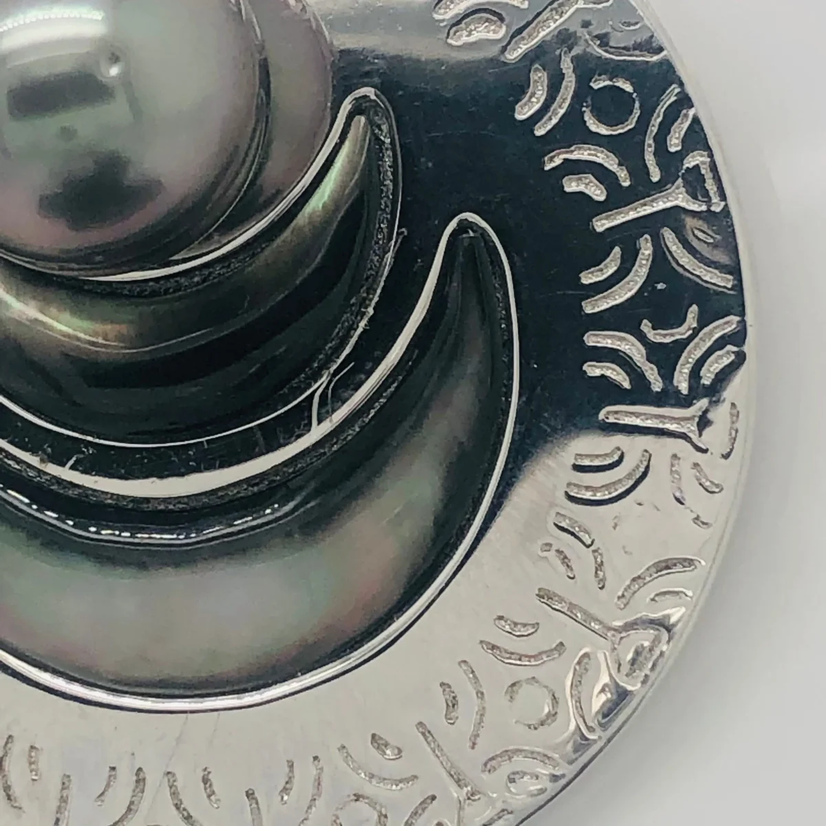 Sterling Silver Round Engraved Tahitian Design with 11mm-12mm Tahitian Black Pearl and Dark Mother Of Pearl Shell Inlay