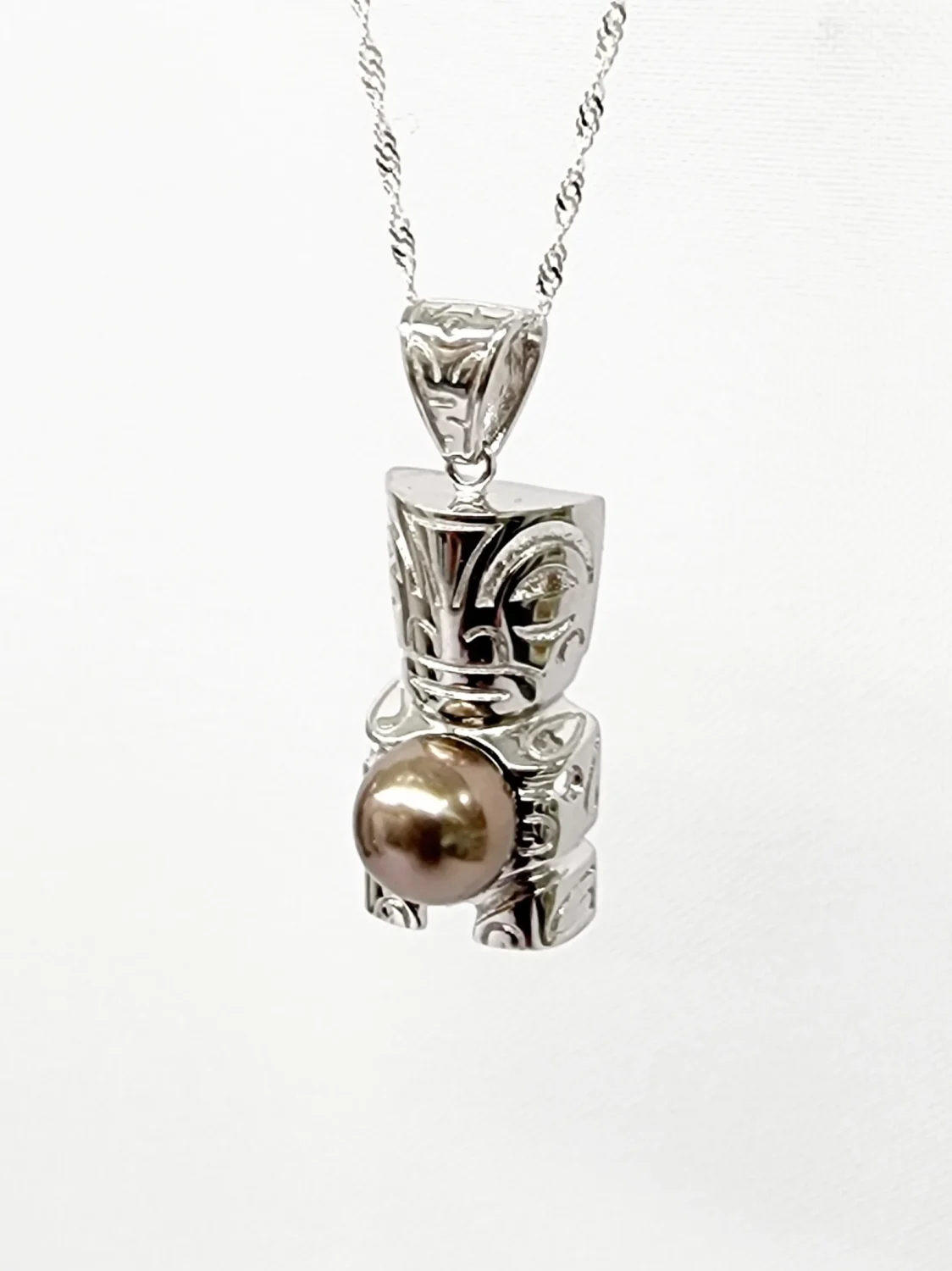 Sterling Silver Tiki Pendant with 9–9.5mm Tahitian Black Pearl – High Lustre, Includes Free Chain
