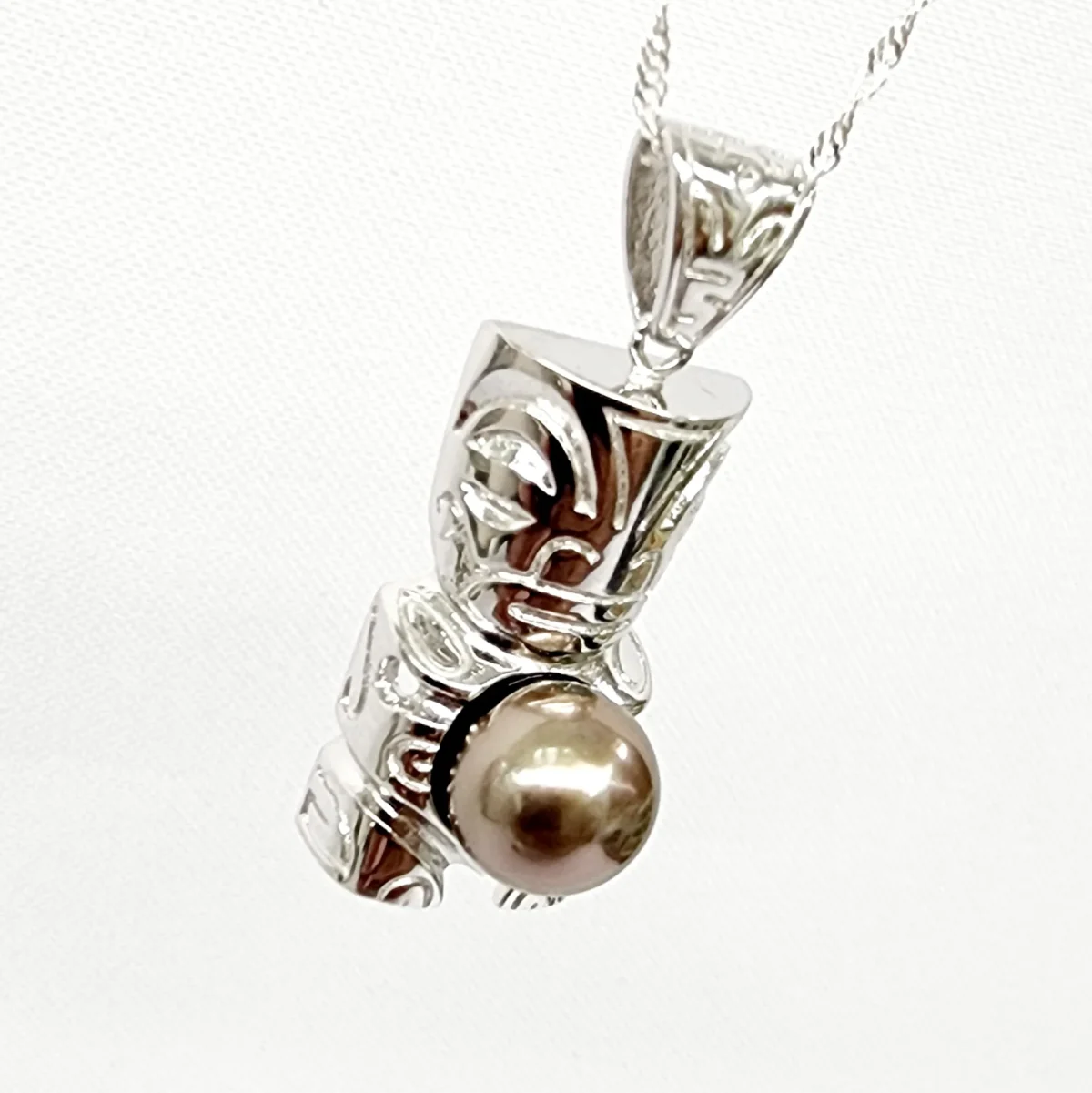 Sterling Silver Tiki Pendant with 9–9.5mm Tahitian Black Pearl – High Lustre, Includes Free Chain