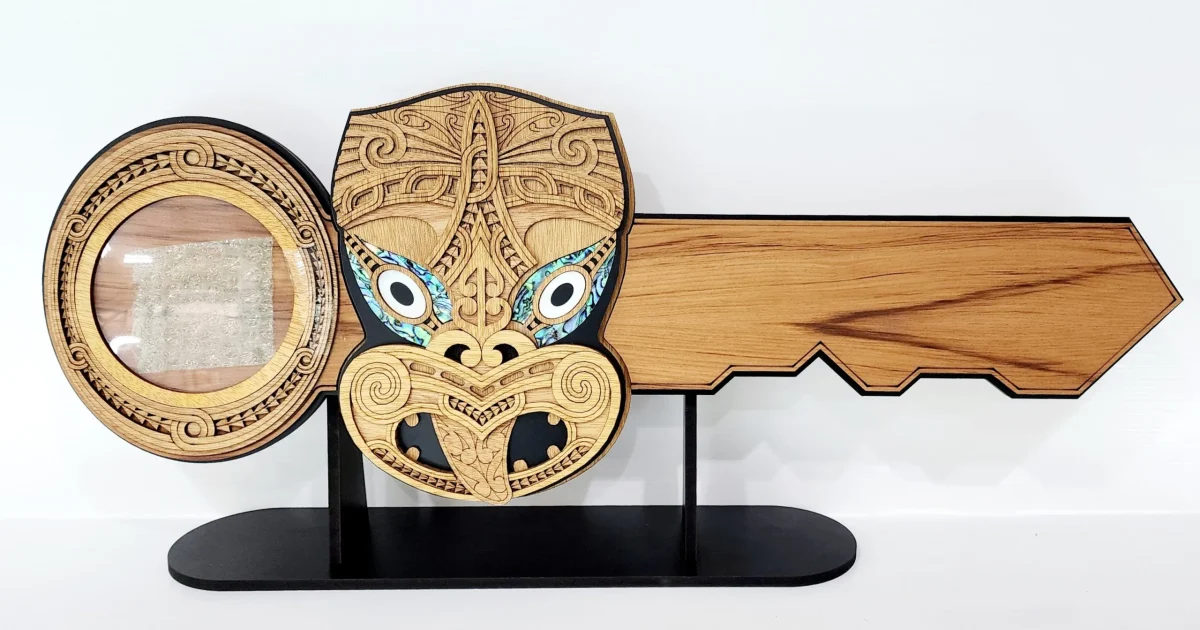 The Wheku Birthday Key with Removable Stand