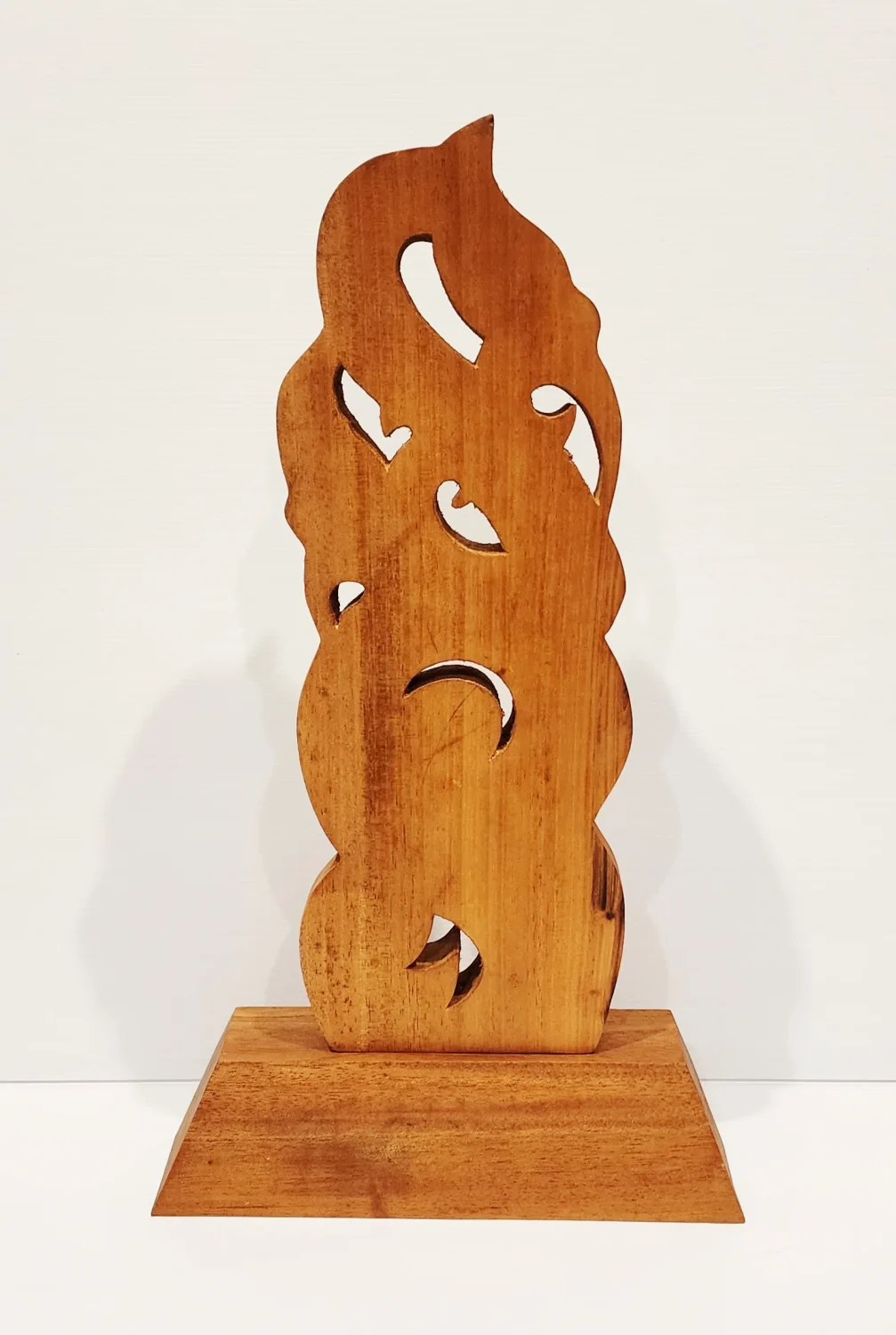 Wooden Hand Carved X-Large Manaia on Stand - WA042