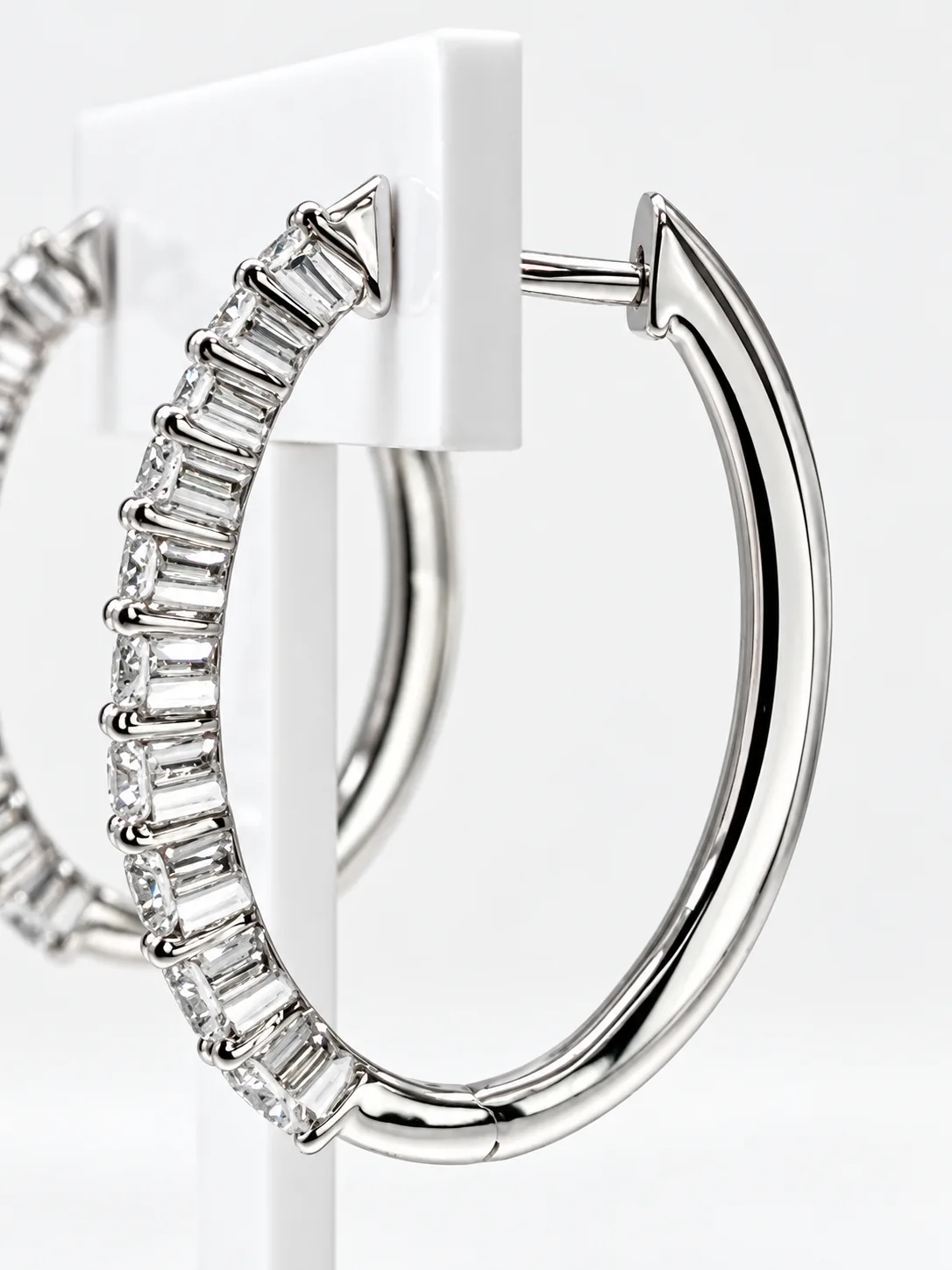 9ct White Gold 1.03ct Lab Grown Diamond Graduated Hoop Earrings – ER Colour, VS Clarity - AUER1770