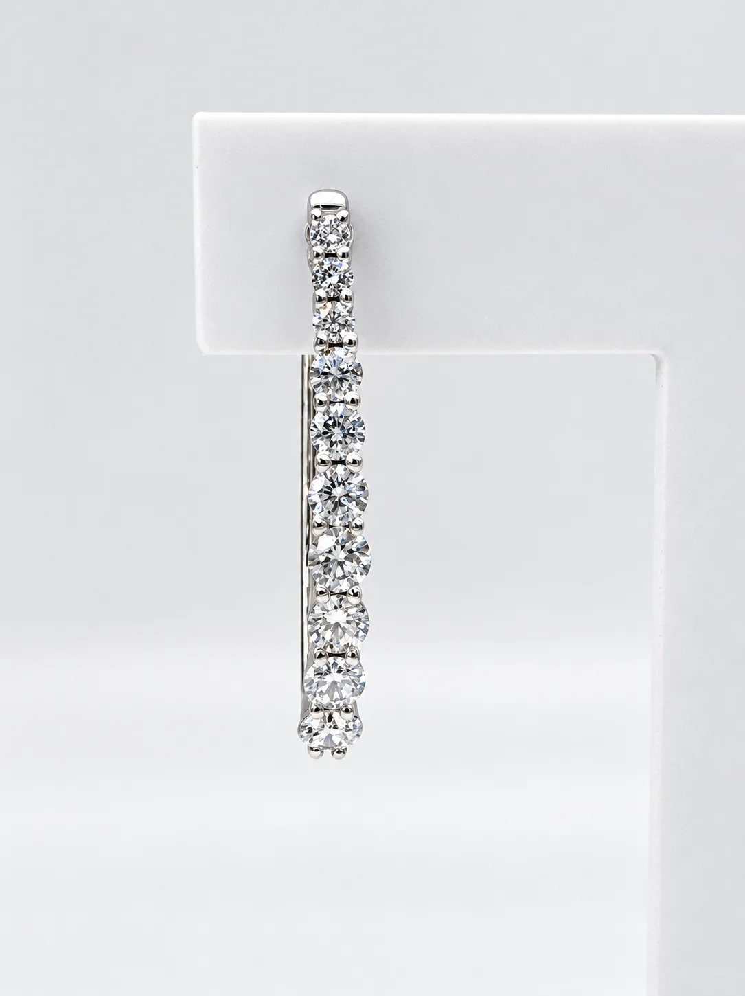 9ct White Gold 1.03ct Lab Grown Diamond Graduated Hoop Earrings – ER Colour, VS Clarity - AUER1770