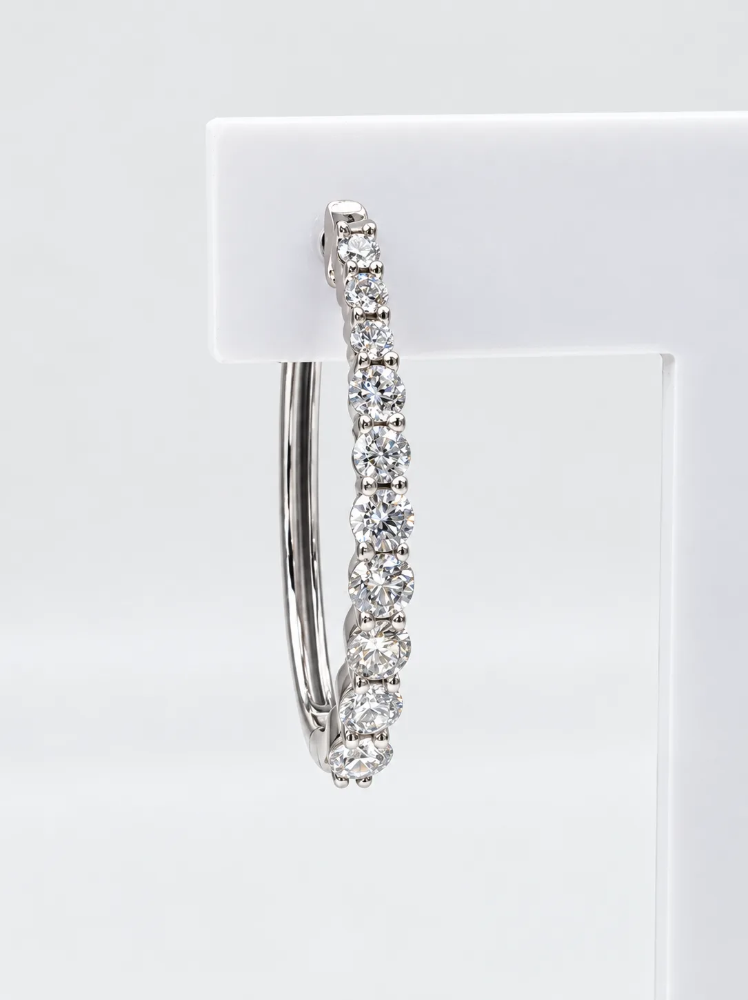 9ct White Gold 1.03ct Lab Grown Diamond Graduated Hoop Earrings – ER Colour, VS Clarity - AUER1770