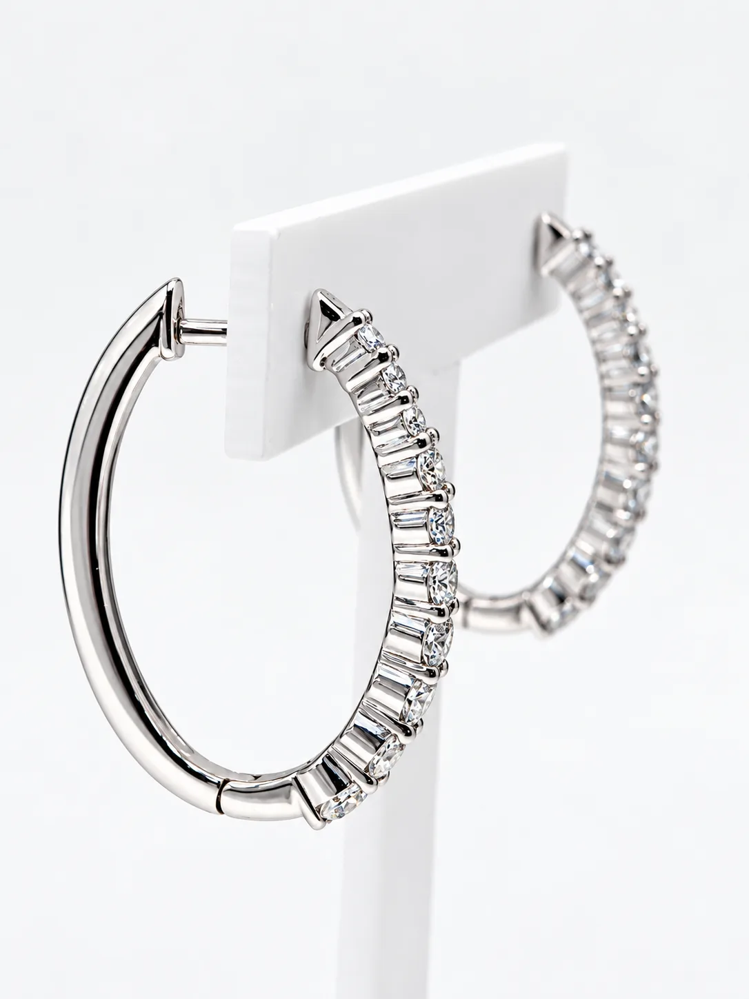 9ct White Gold 1.03ct Lab Grown Diamond Graduated Hoop Earrings – ER Colour, VS Clarity - AUER1770
