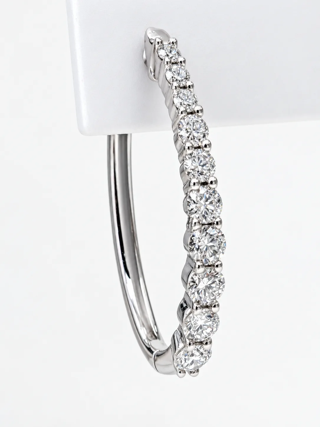 9ct White Gold 1.03ct Lab Grown Diamond Graduated Hoop Earrings – ER Colour, VS Clarity - AUER1770