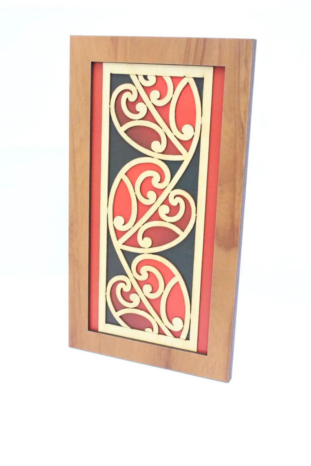 Māori Coloured Heart Kōwhaiwhai Wooden Wall Art – New Zealand Rimu Veneer - WCHE