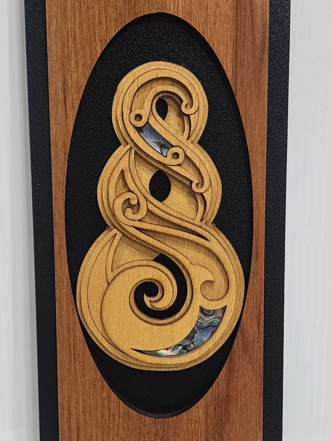 Māori Twist (Miro Porowhita) Wooden Wall Art Panel – Rimu Finish with Pāua Shell Detail - WPTW