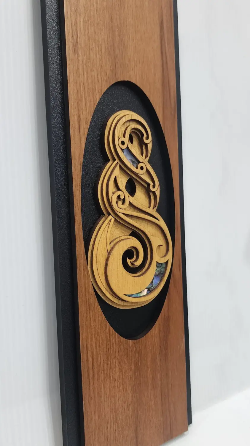 Māori Twist (Miro Porowhita) Wooden Wall Art Panel – Rimu Finish with Pāua Shell Detail - WPTW