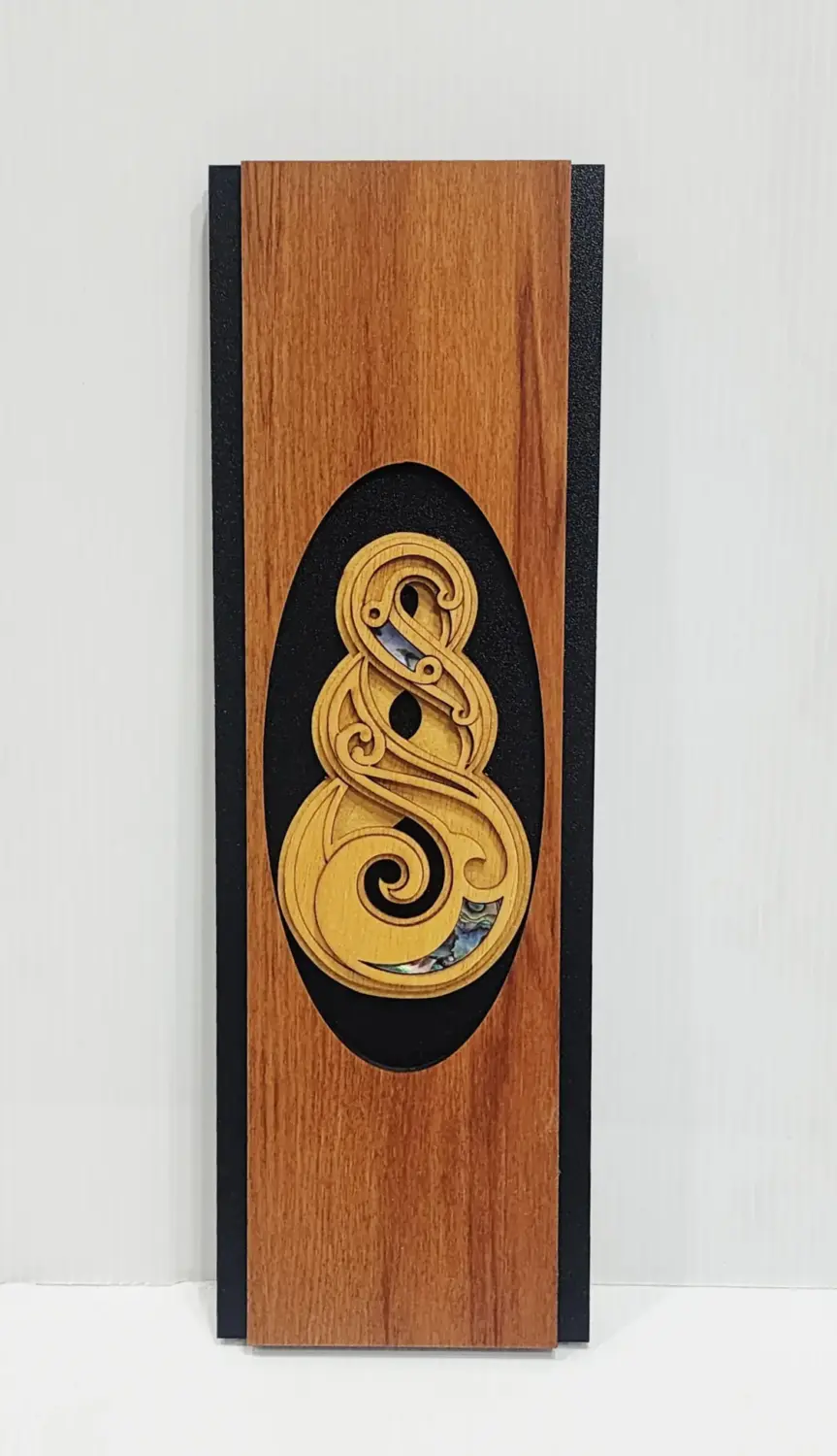 Māori Twist (Miro Porowhita) Wooden Wall Art Panel – Rimu Finish with Pāua Shell Detail - WPTW