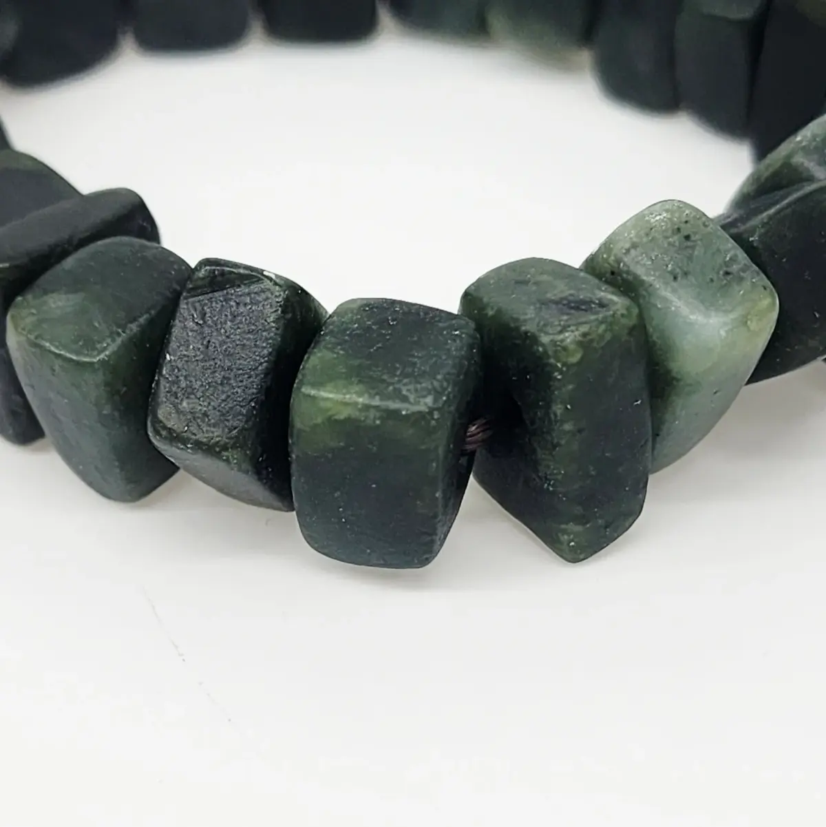 New Zealand Natural Greenstone Chunky Chip Stretch Bracelet – 20cm - HPBC04