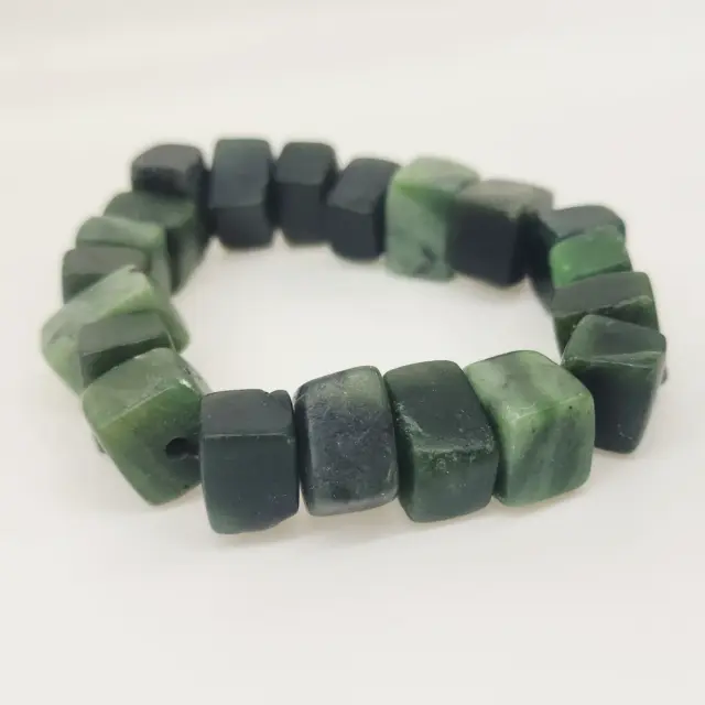New Zealand Natural Greenstone Chunky Chip Stretch Bracelet – 20cm - HPBC06